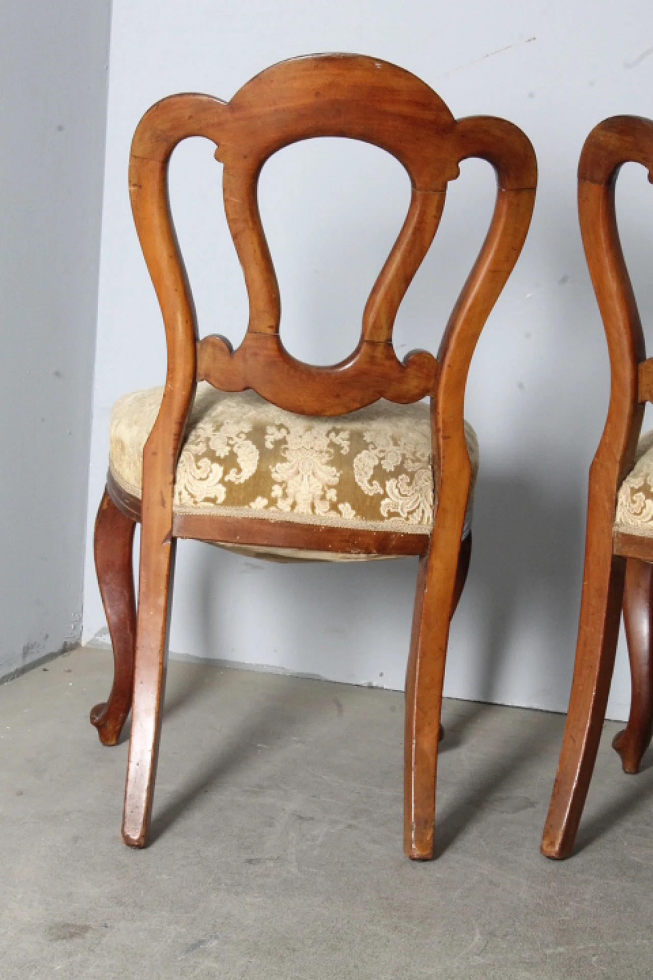 4 Louis Philippe walnut chairs, mid-19th century 10