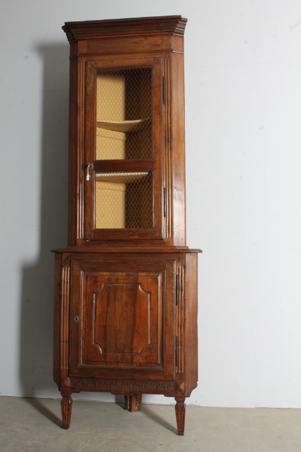 Cantonal walnut corner cabinet, late 19th century 1