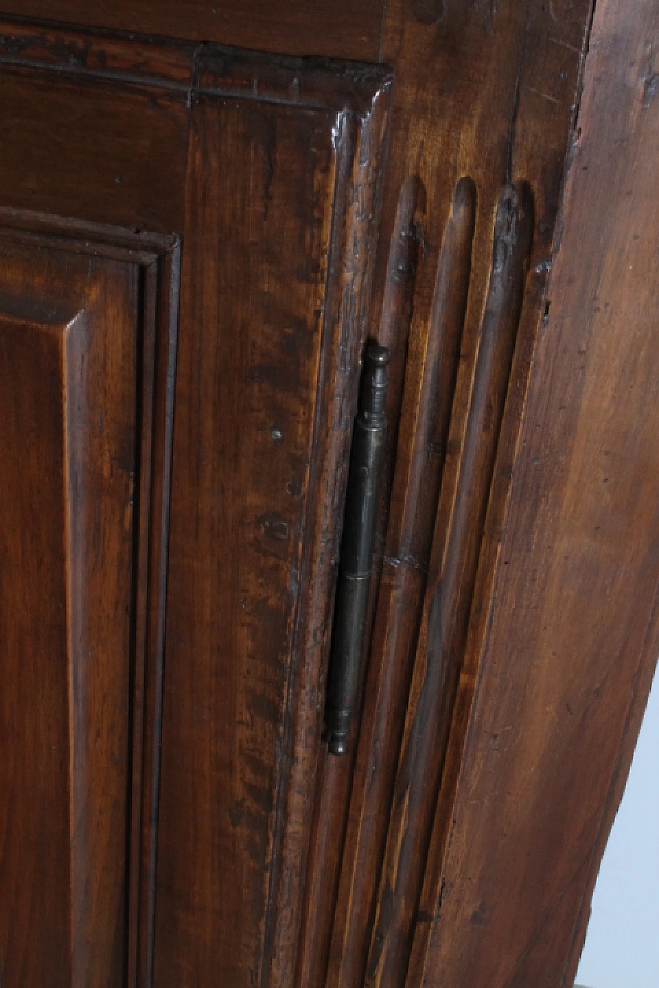 Cantonal walnut corner cabinet, late 19th century 4