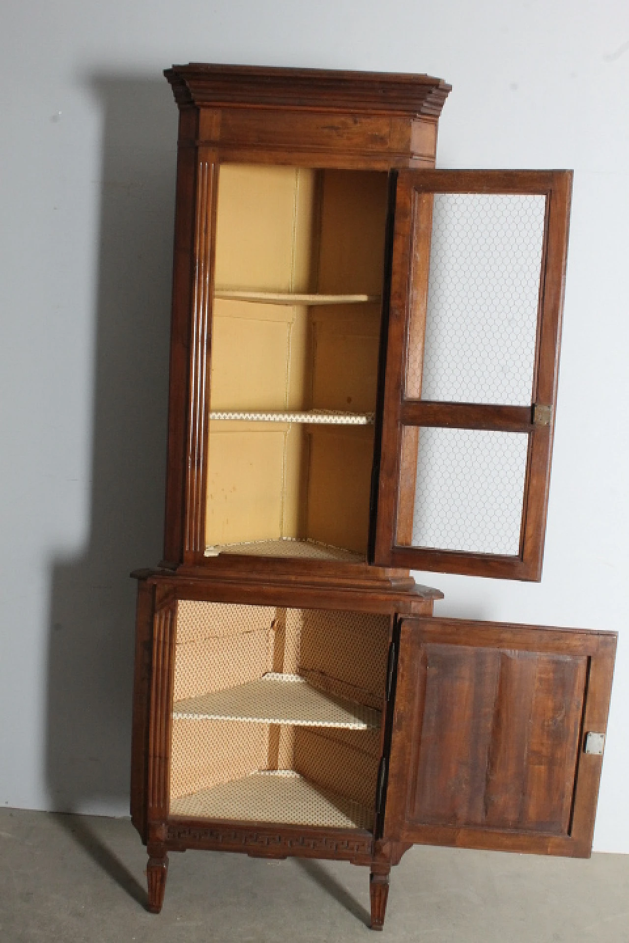 Cantonal walnut corner cabinet, late 19th century 6