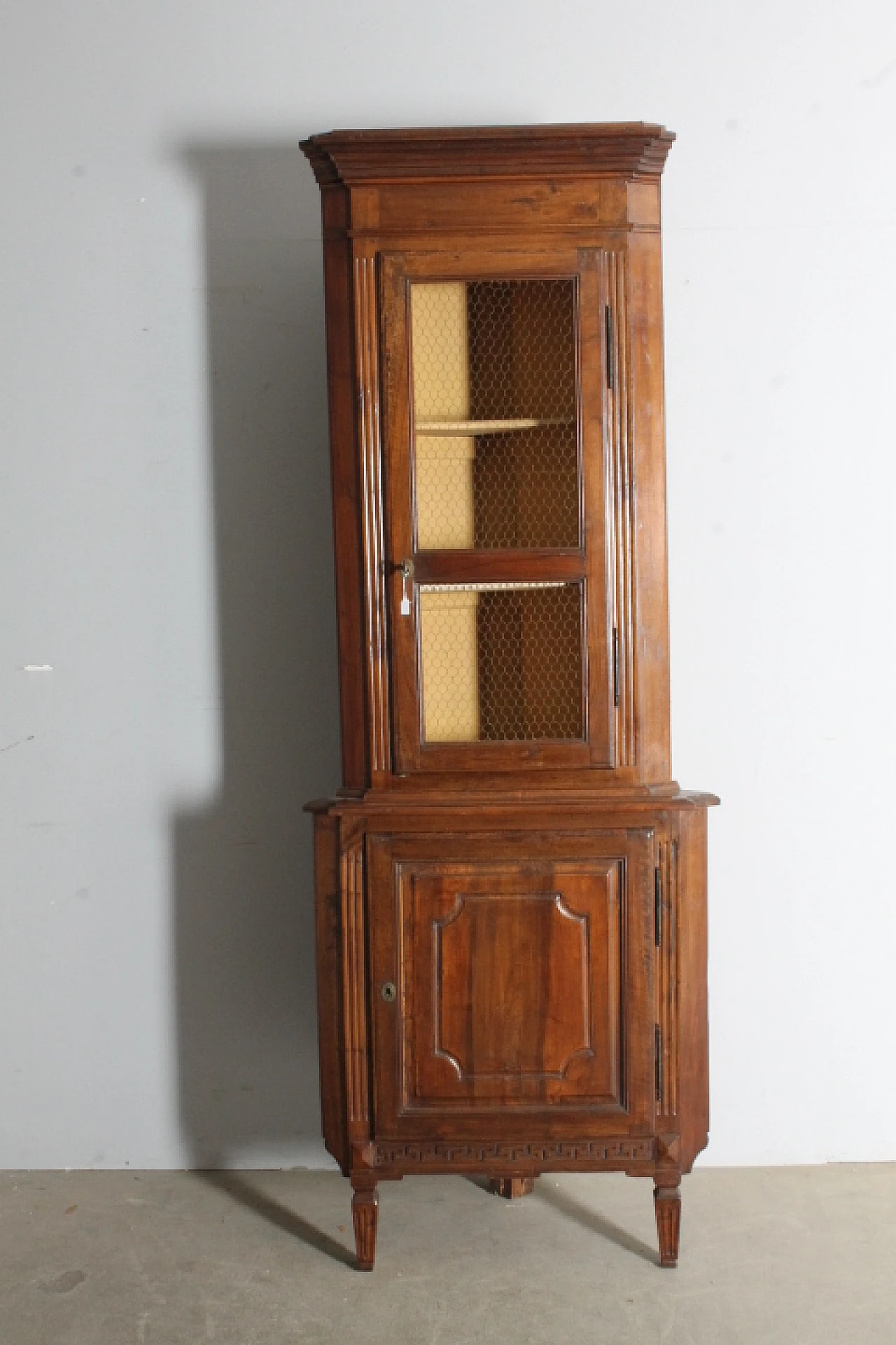 Cantonal walnut corner cabinet, late 19th century 7