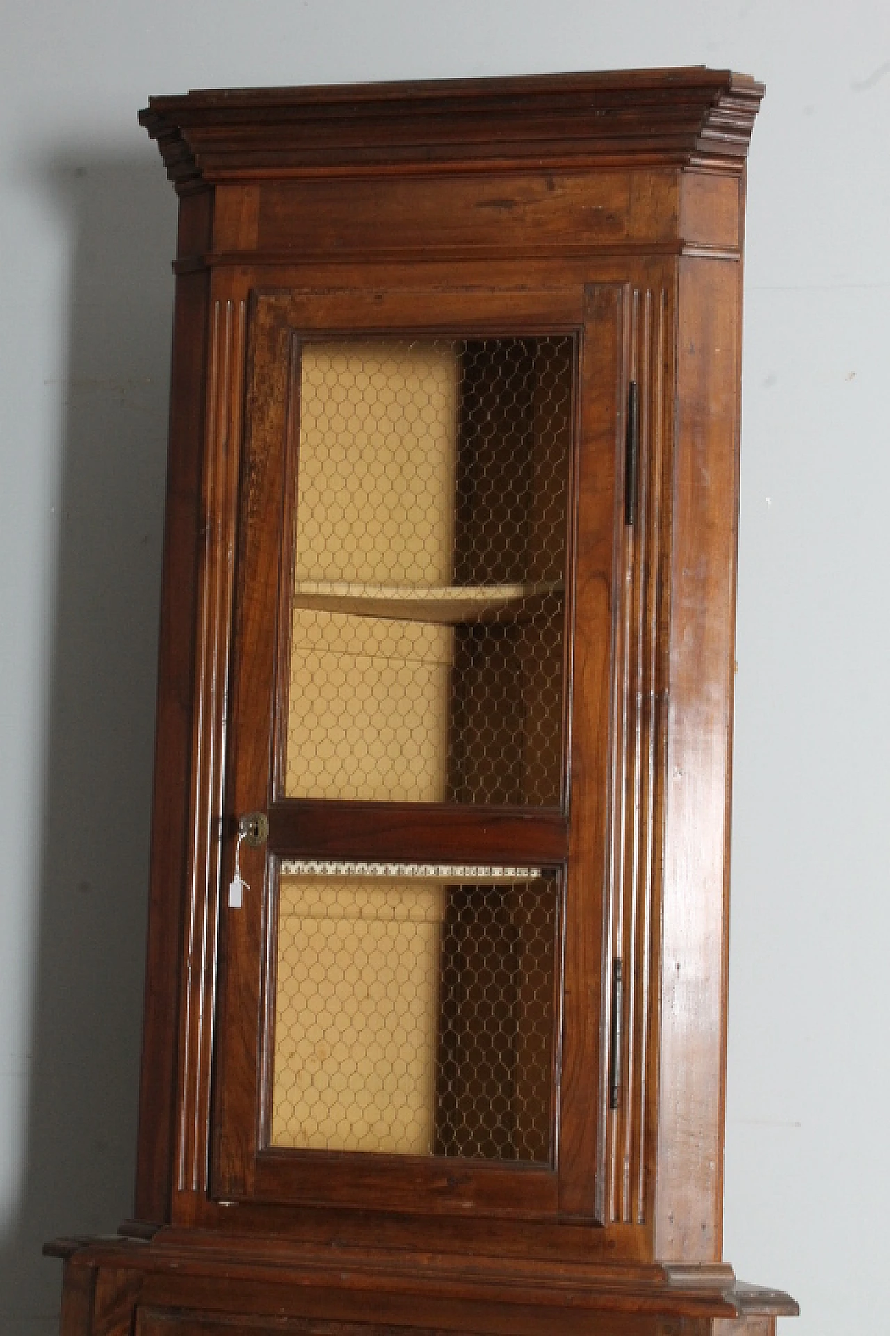 Cantonal walnut corner cabinet, late 19th century 10