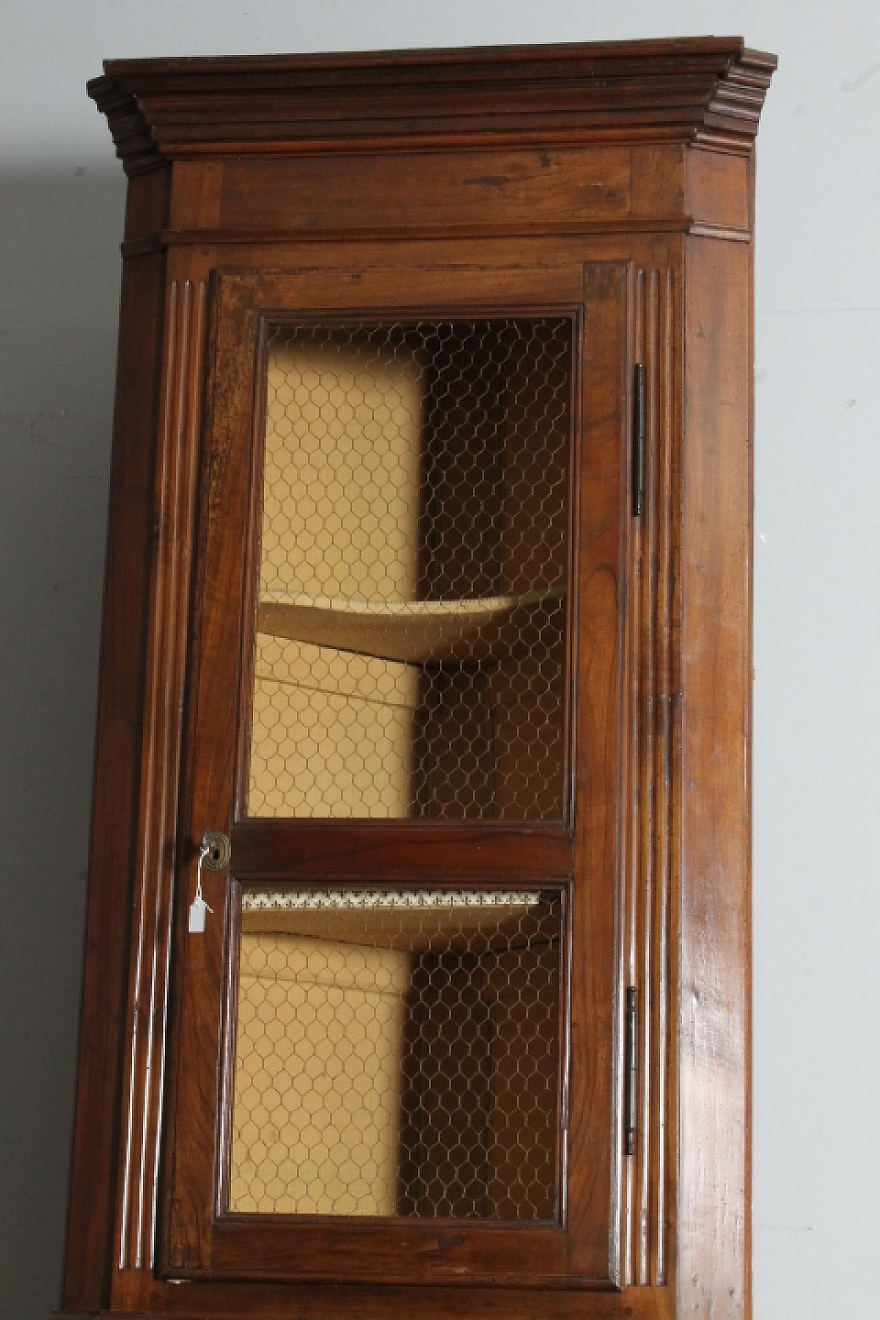 Cantonal walnut corner cabinet, late 19th century 11