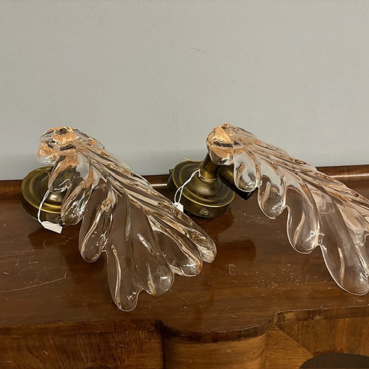 Pair of leaf-shaped Murano glass wall sconces, 1970s 2