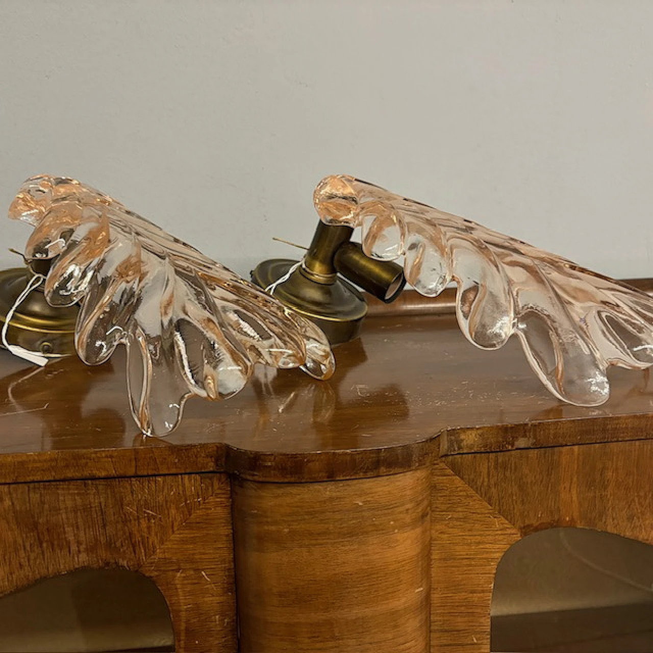 Pair of leaf-shaped Murano glass wall sconces, 1970s 3