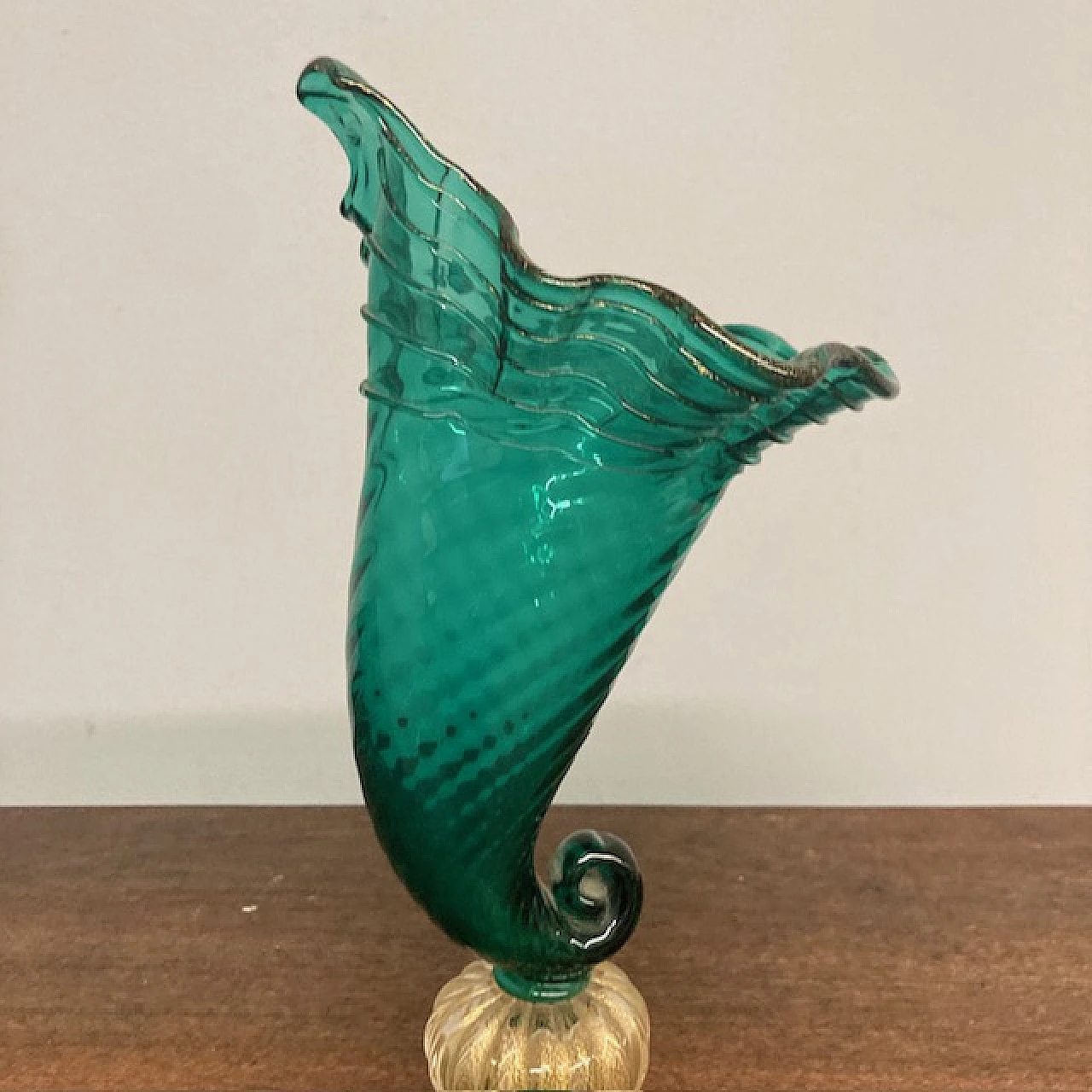 Emerald green and gold powdered glass cornucopia vase, 1950s 4