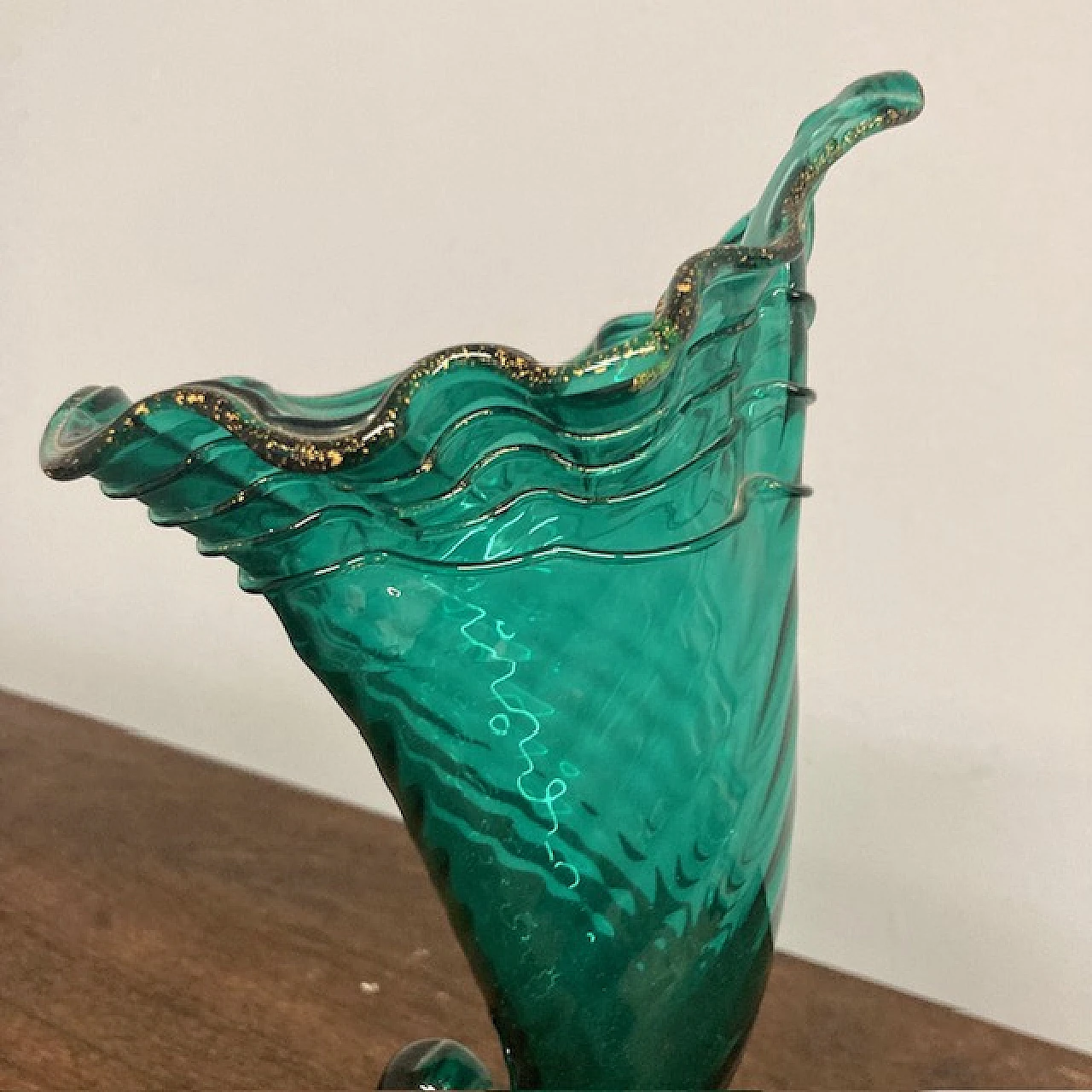 Emerald green and gold powdered glass cornucopia vase, 1950s 6