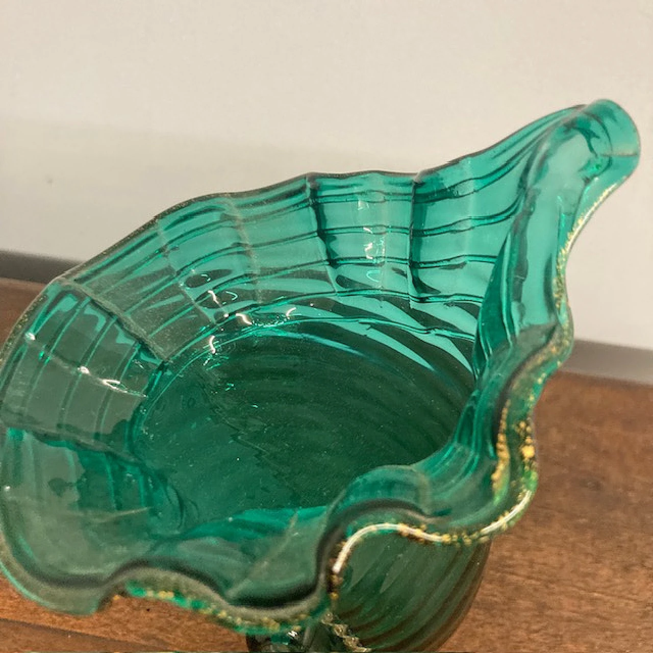 Emerald green and gold powdered glass cornucopia vase, 1950s 7