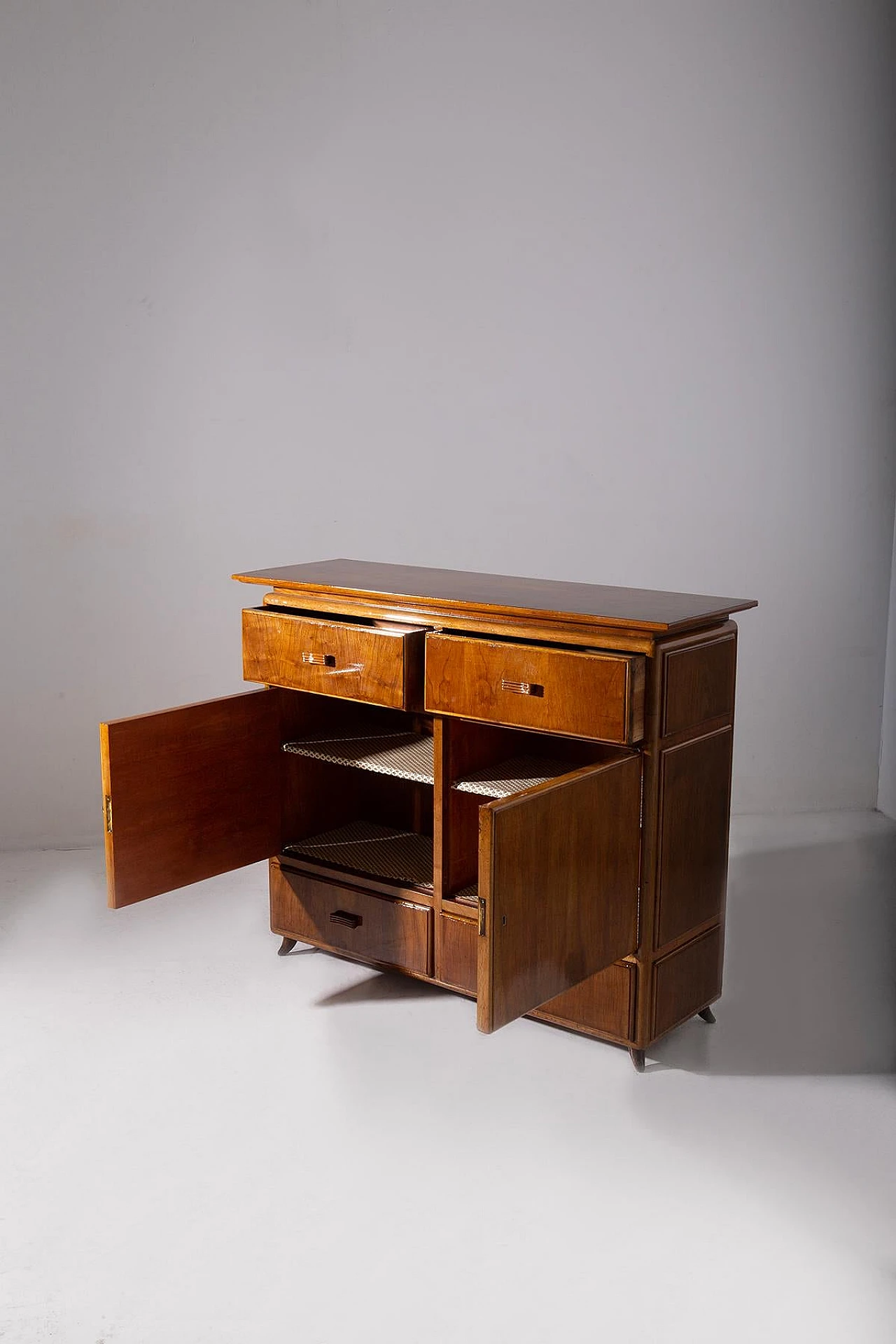 Credenza in legno con maniglie intagliate di P. Buffa, anni '50 2