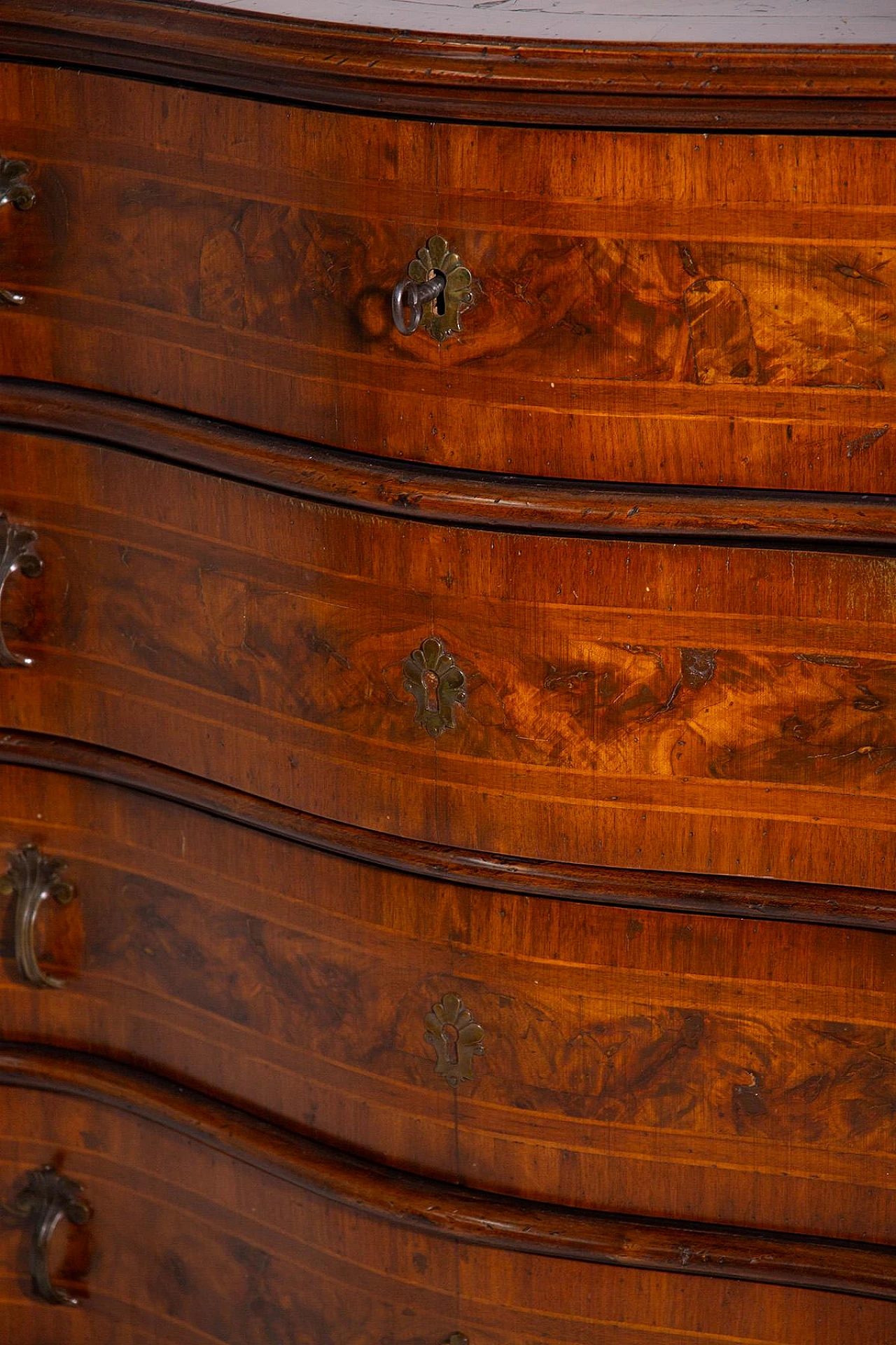 Burl wood finish dresser with 4 drawers, 18th century 4