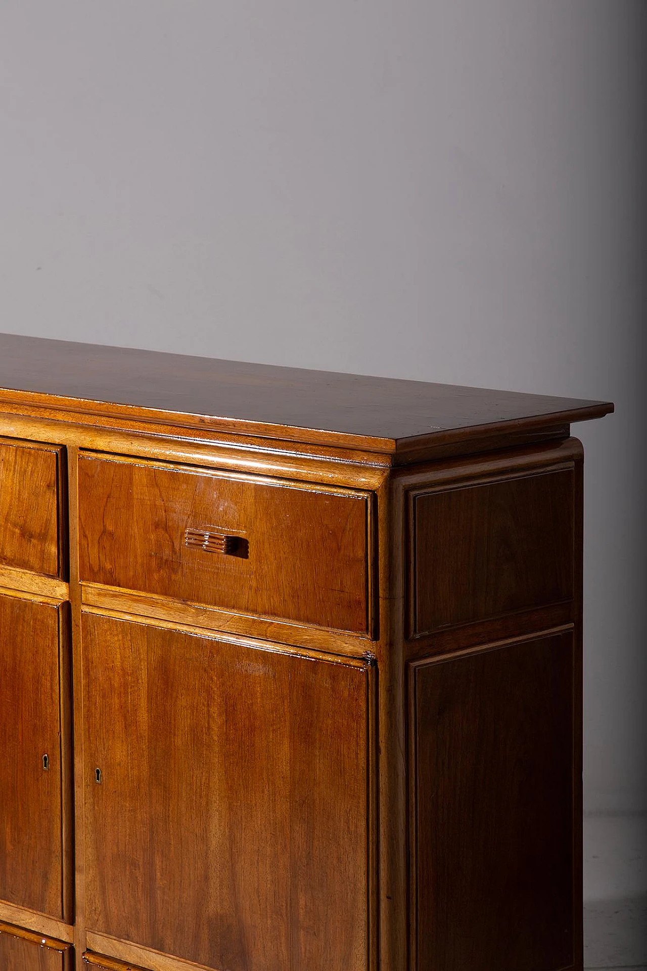 Credenza in legno con maniglie intagliate di P. Buffa, anni '50 5