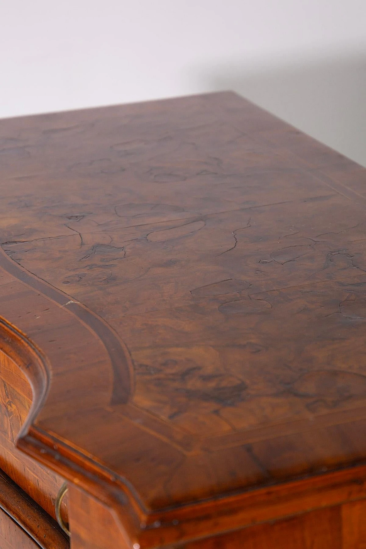 Burl wood finish dresser with 4 drawers, 18th century 6