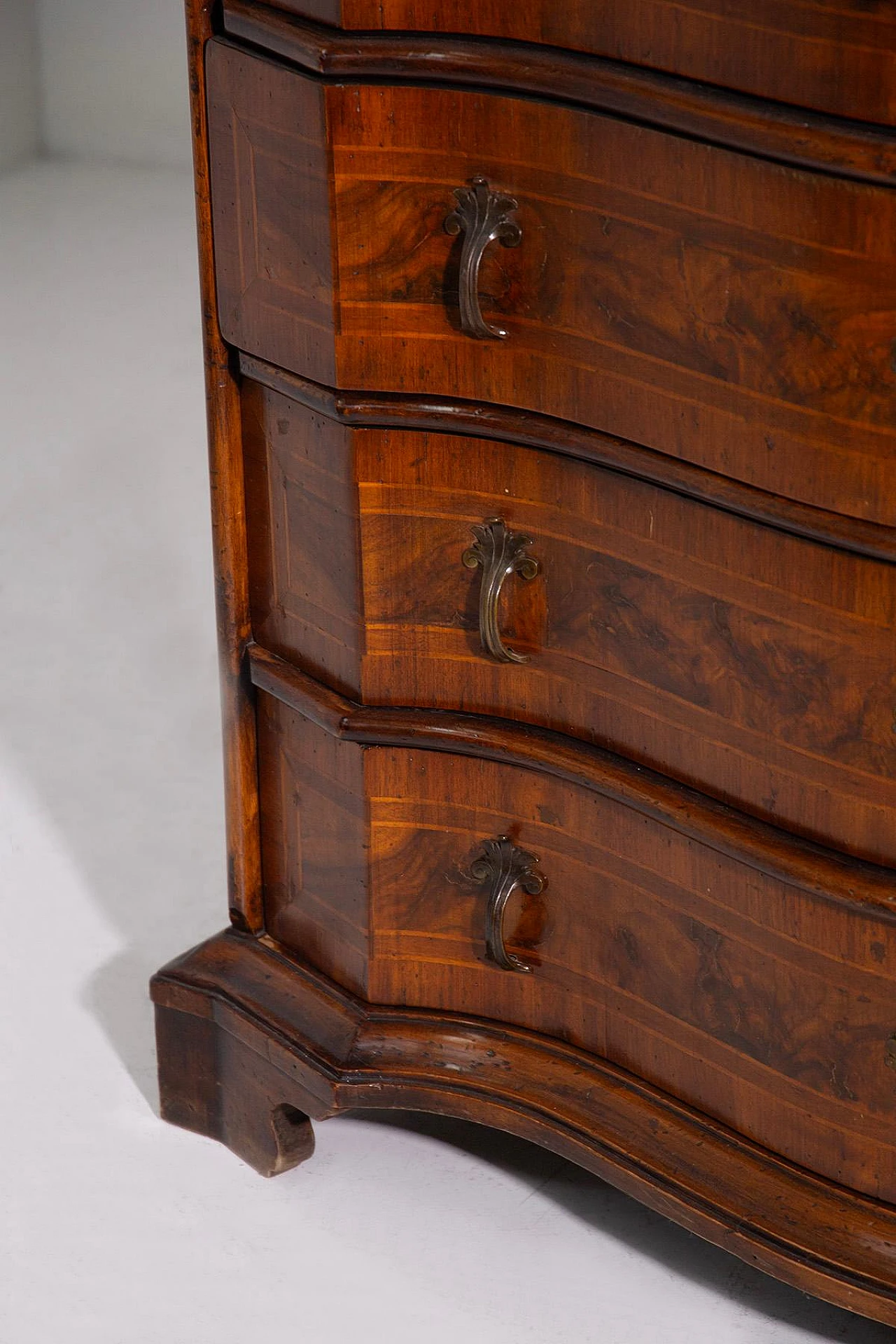 Burl wood finish dresser with 4 drawers, 18th century 7