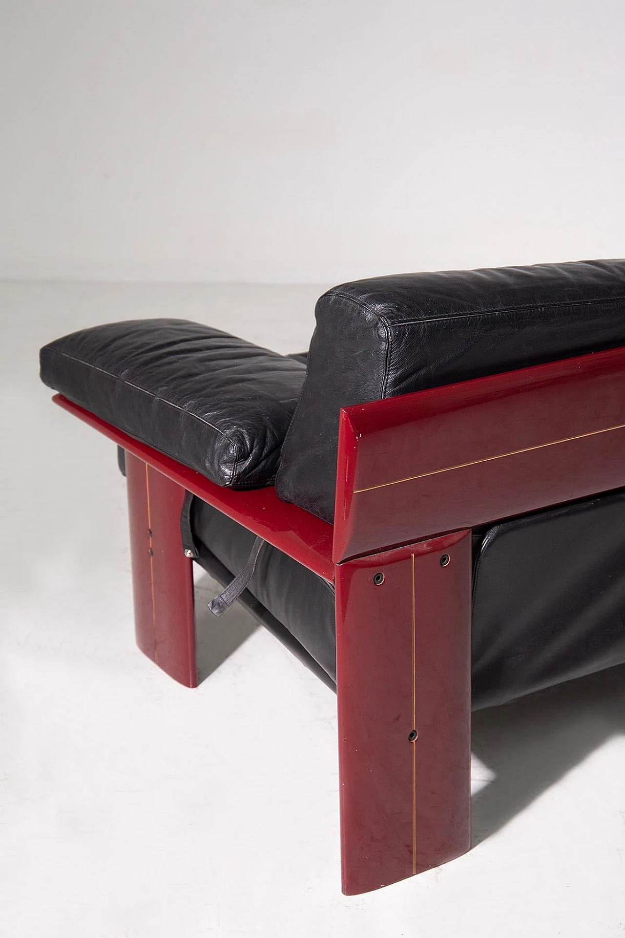 Red laquered wood & black leather sofa by Sormani, 1970s 4