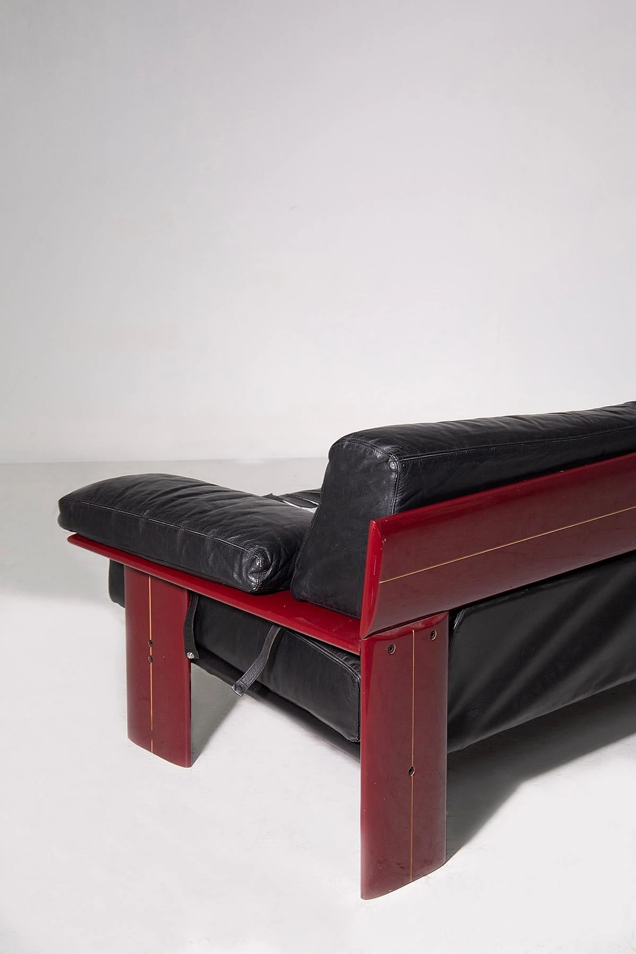 Red laquered wood & black leather sofa by Sormani, 1970s 8