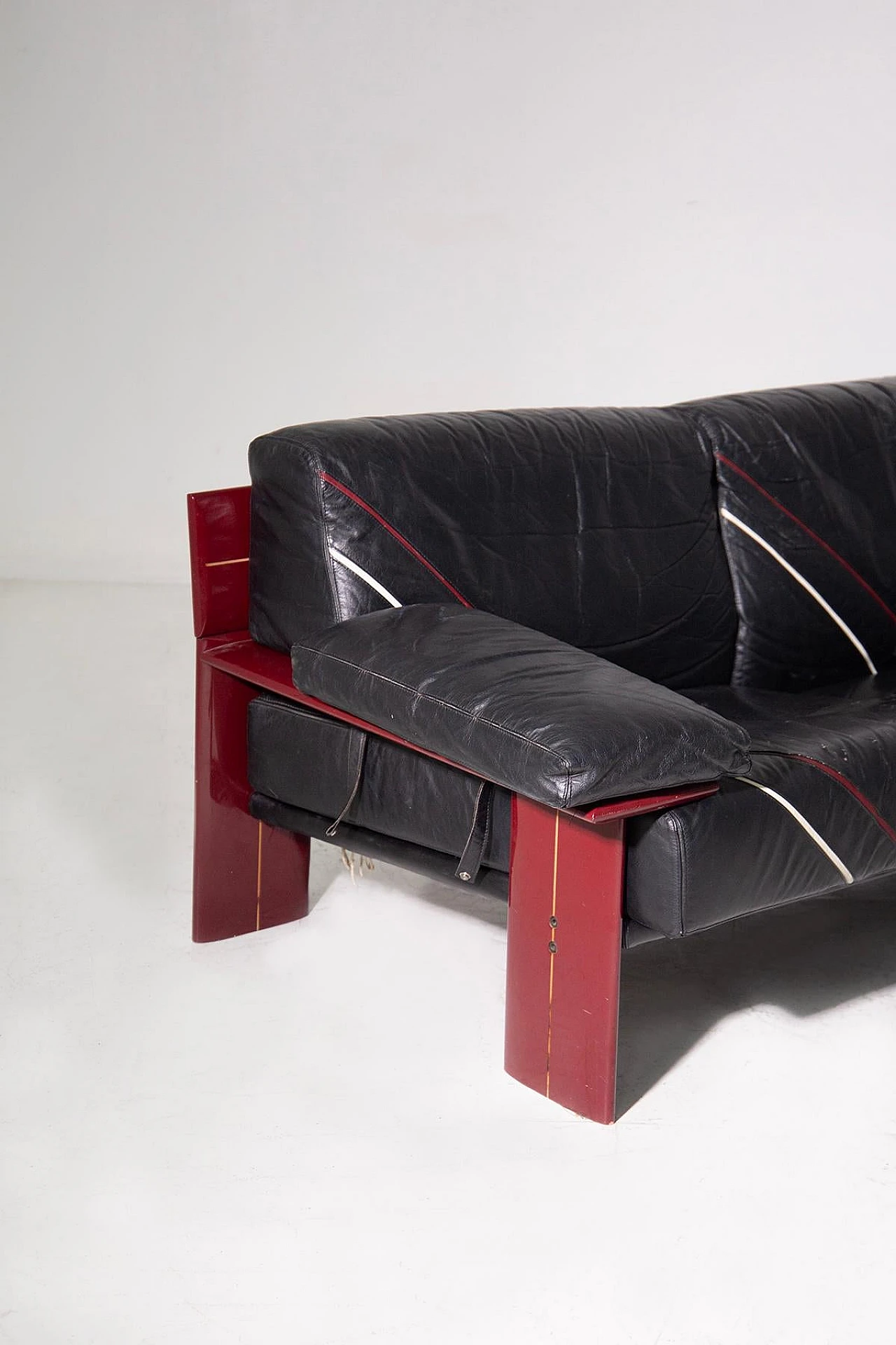 Red laquered wood & black leather sofa by Sormani, 1970s 9