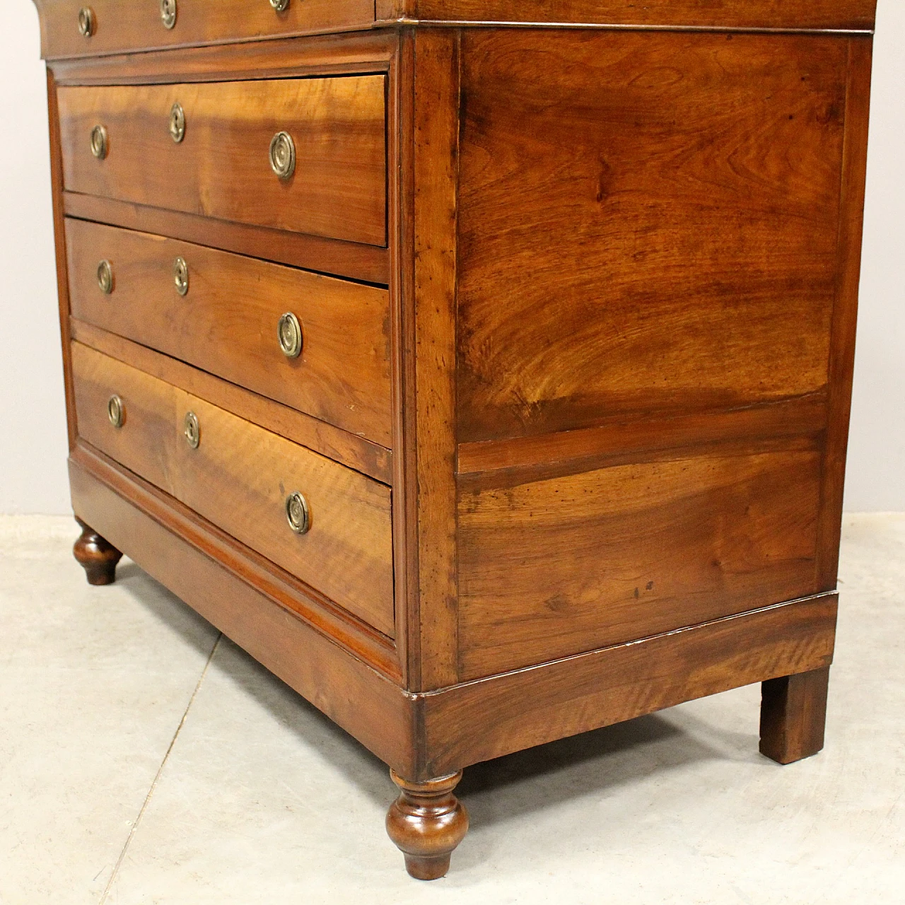 Louis Philippe 4-drawers dresser in walnut, 19th century 3