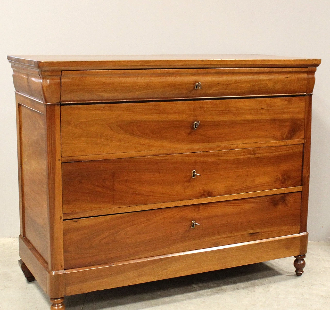 Louis Philippe chest of drawers in walnut, 19th century 1