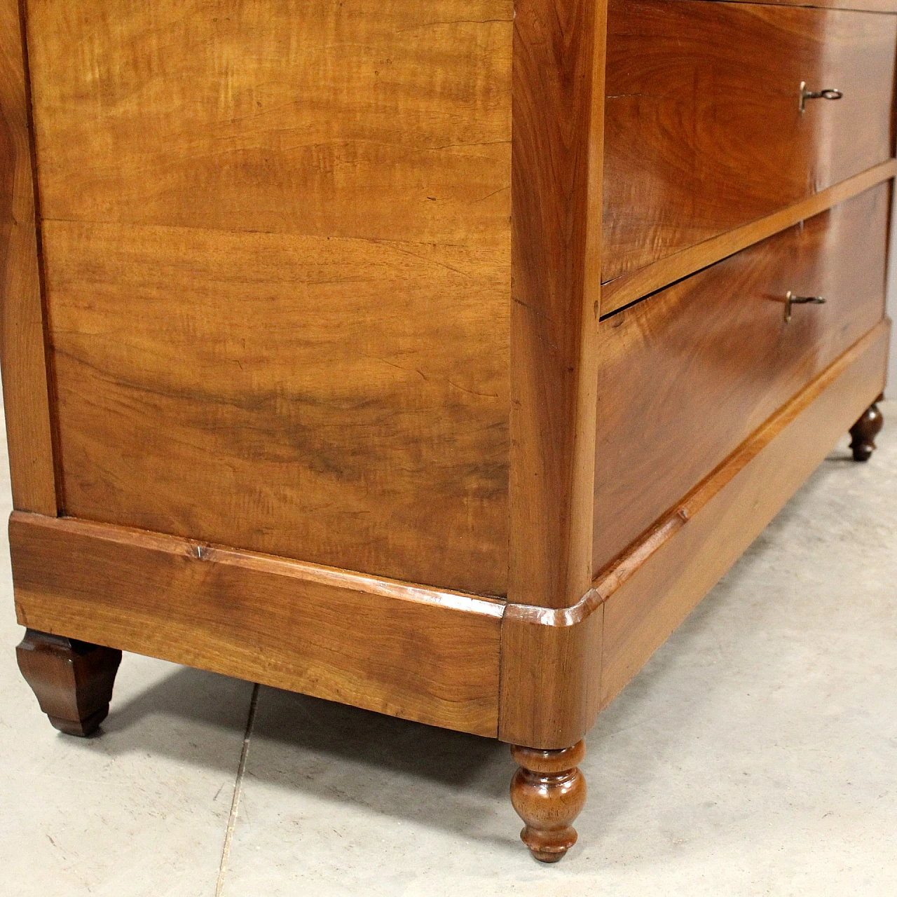 Louis Philippe chest of drawers in walnut, 19th century 2