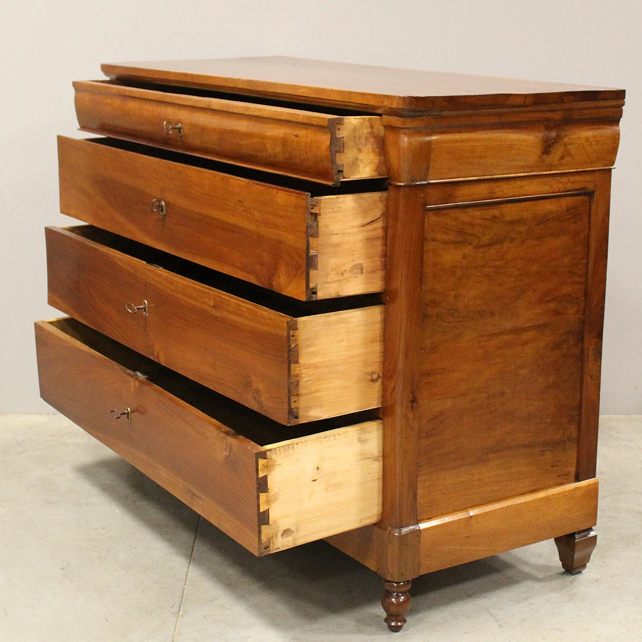 Louis Philippe chest of drawers in walnut, 19th century 7