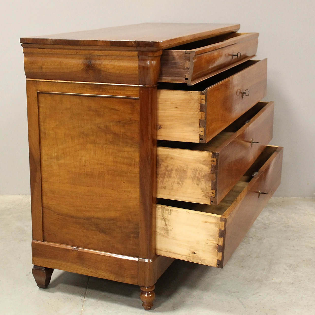 Louis Philippe chest of drawers in walnut, 19th century 9