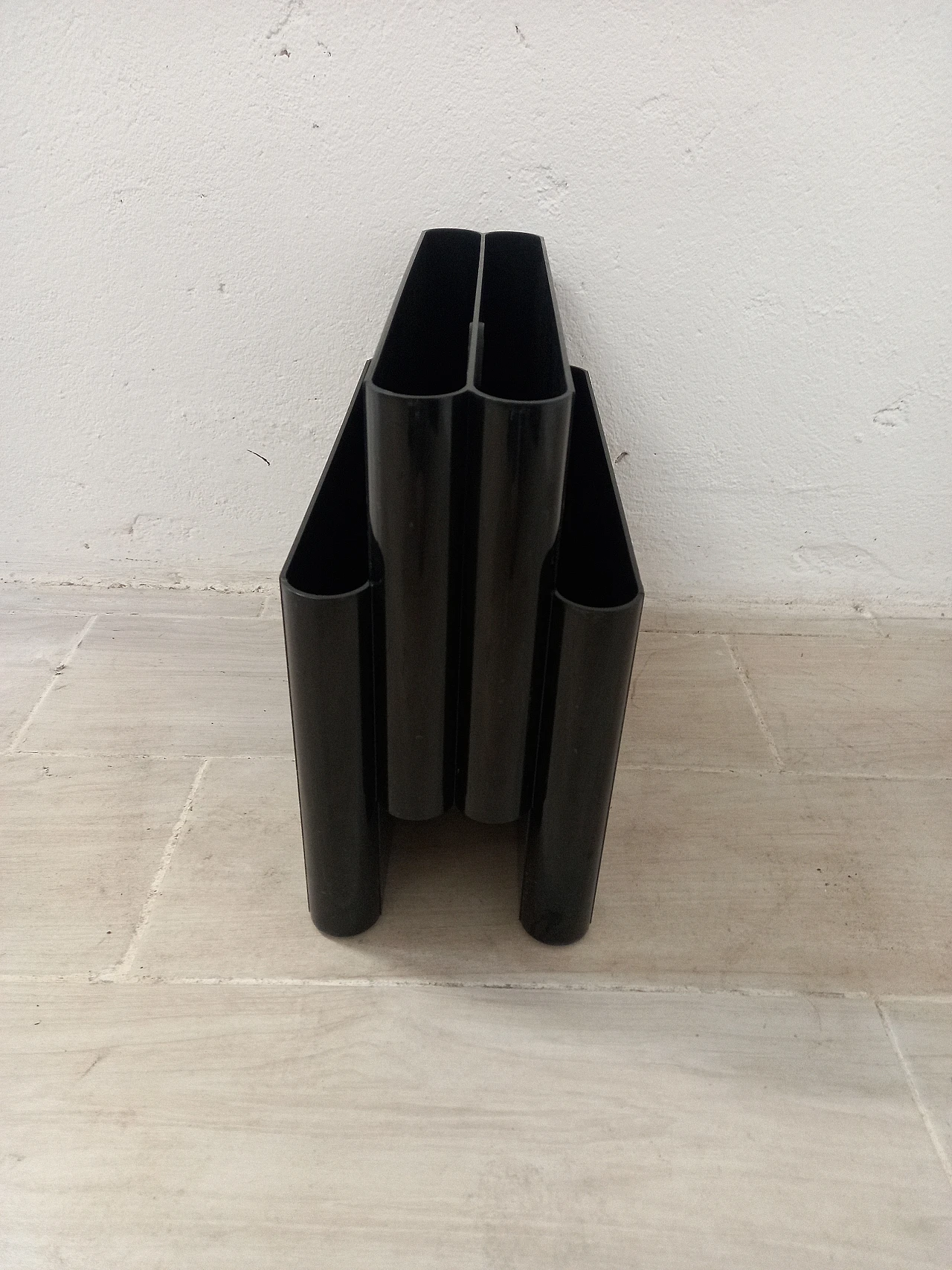 Magazine rack 4676 in black abs by G. Stoppino for Kartell, 1990s 3