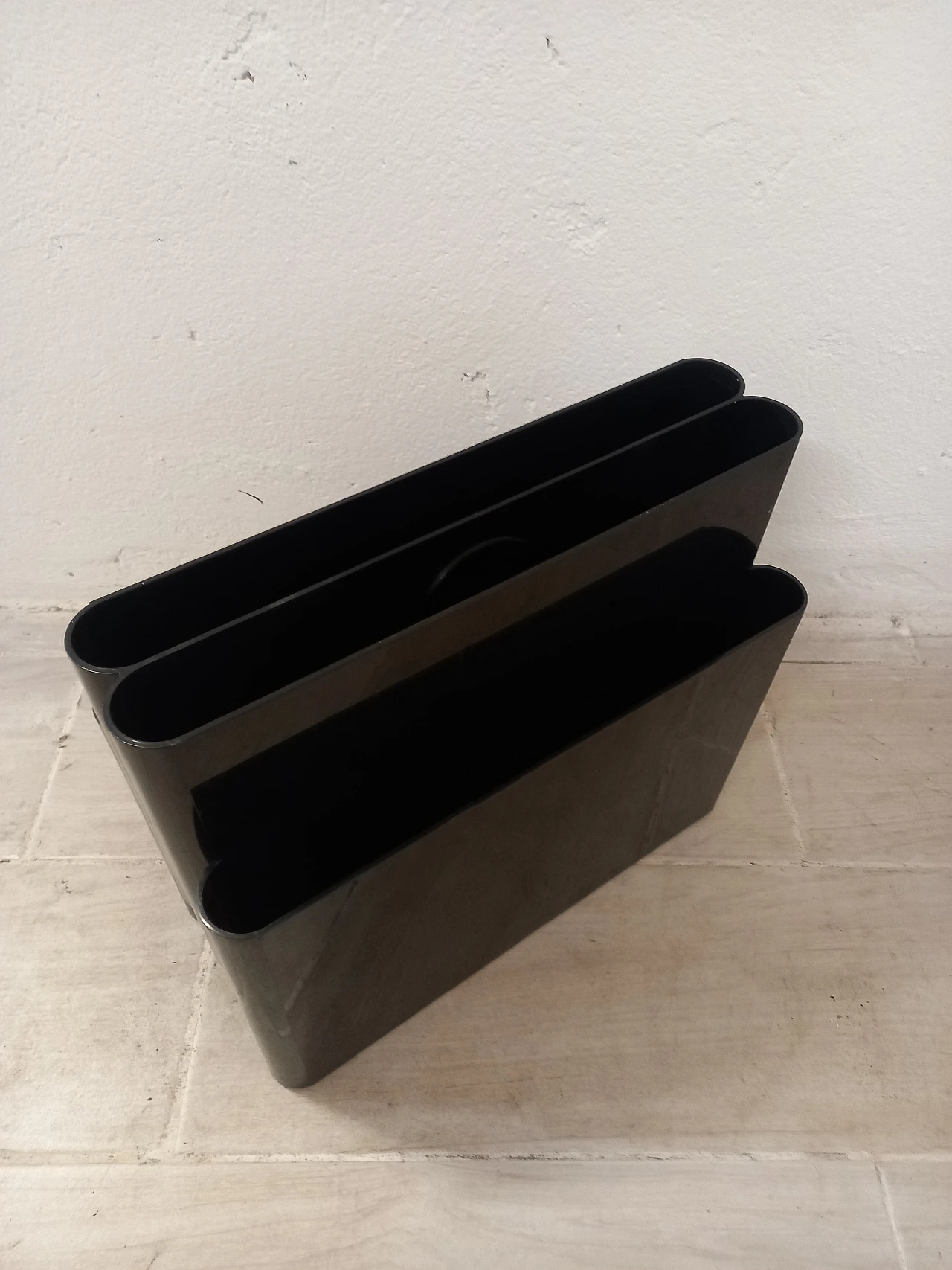 Magazine rack 4676 in black abs by G. Stoppino for Kartell, 1990s 5