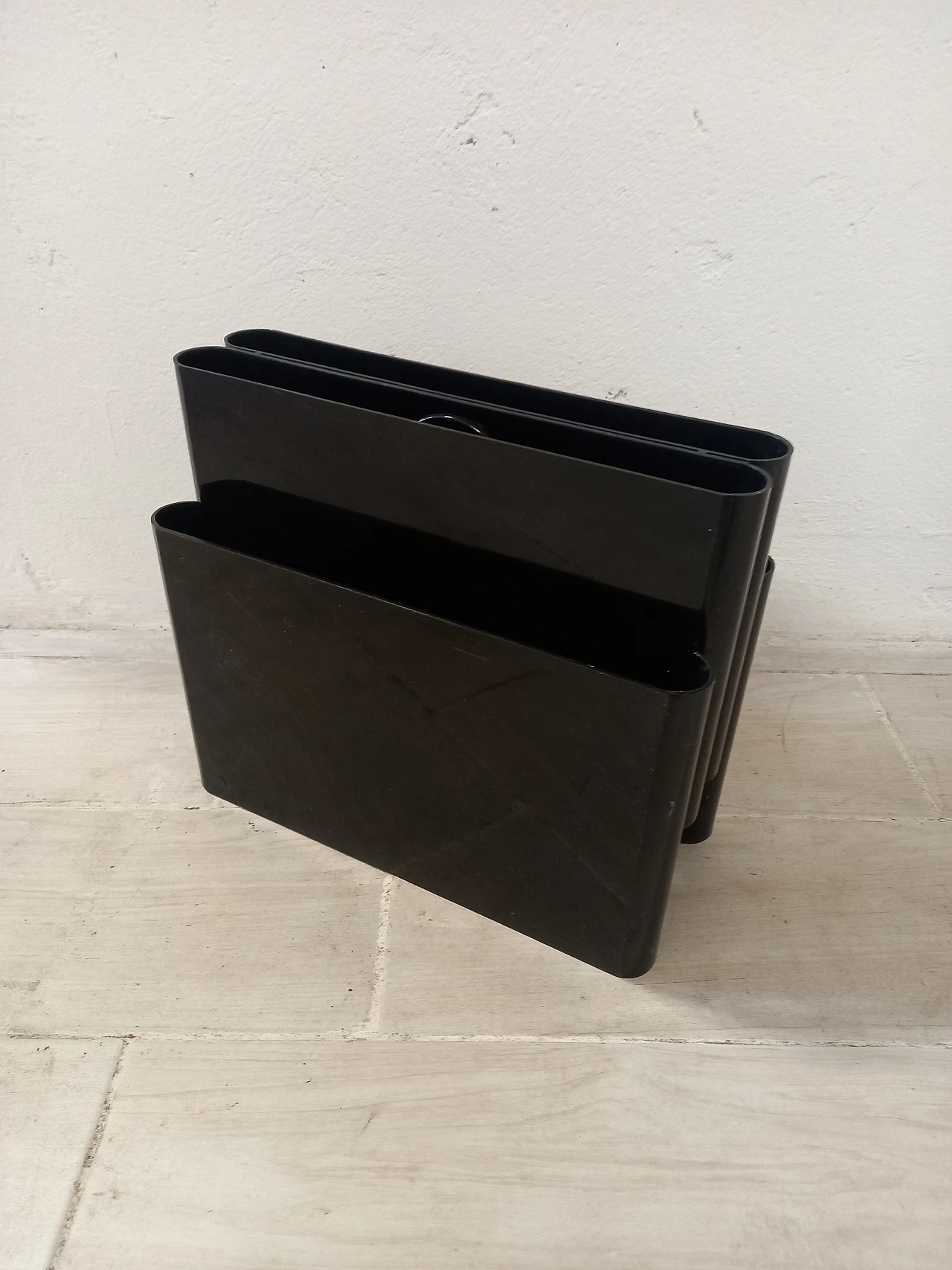 Magazine rack 4676 in black abs by G. Stoppino for Kartell, 1970s 6