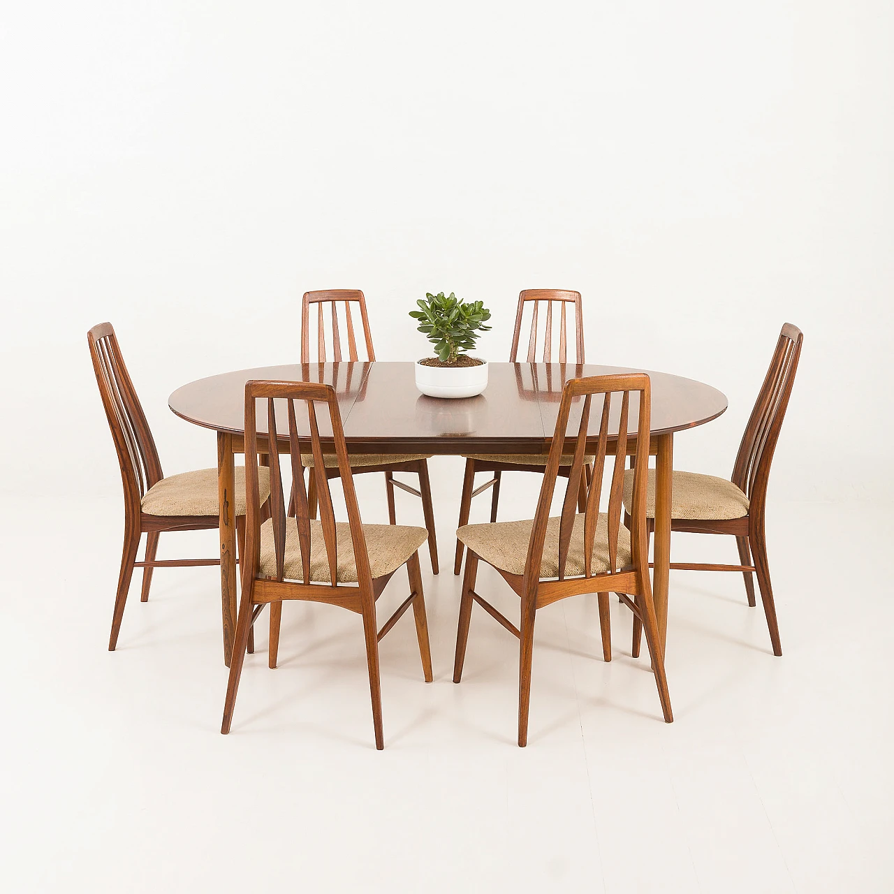 Danish extendable round dining table in rosewood, 1960s 1