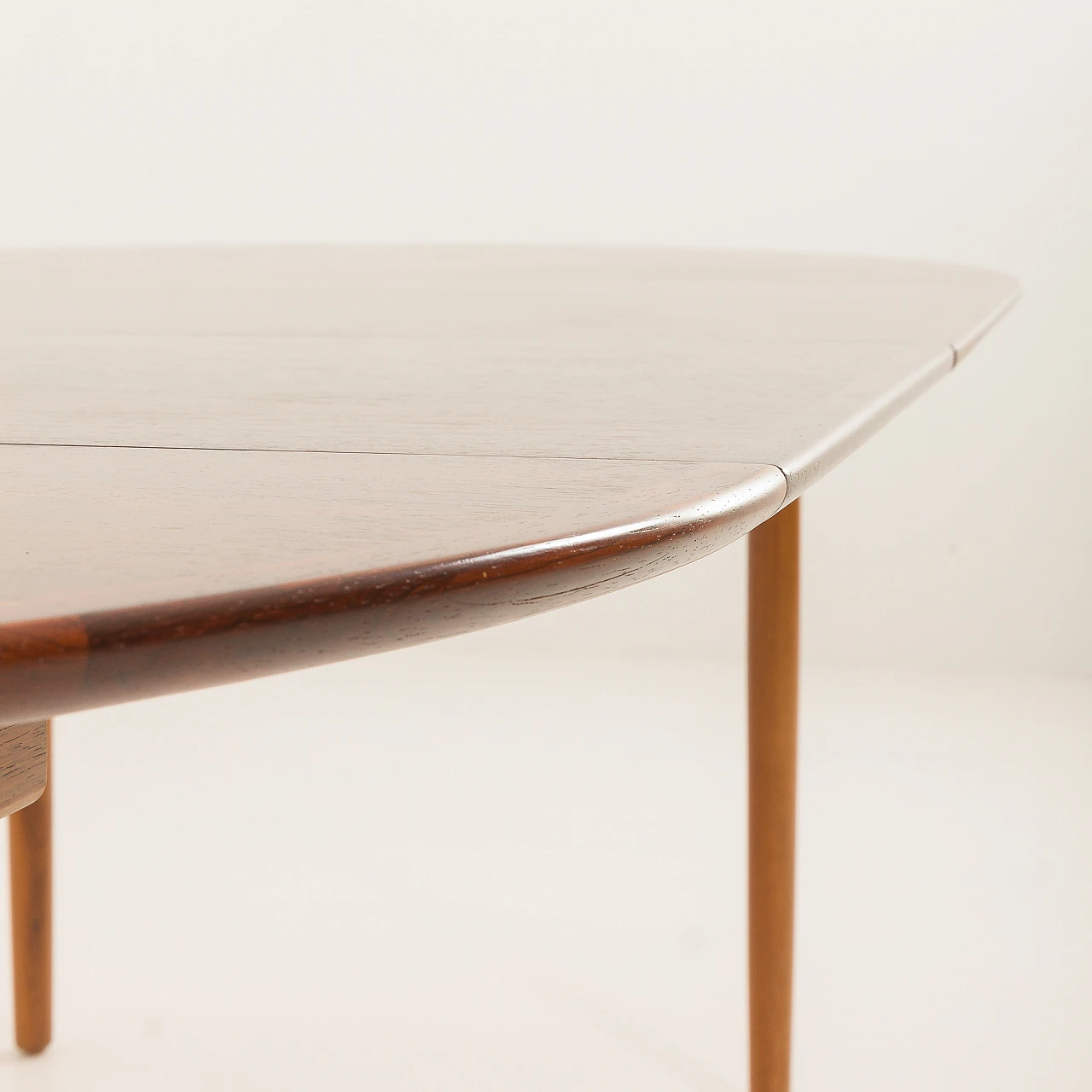 Danish extendable round dining table in rosewood, 1960s 8