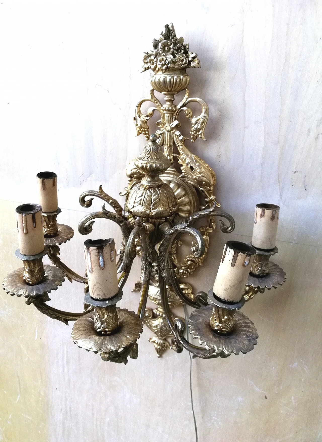 Gilded brass wall light, 1960s 11