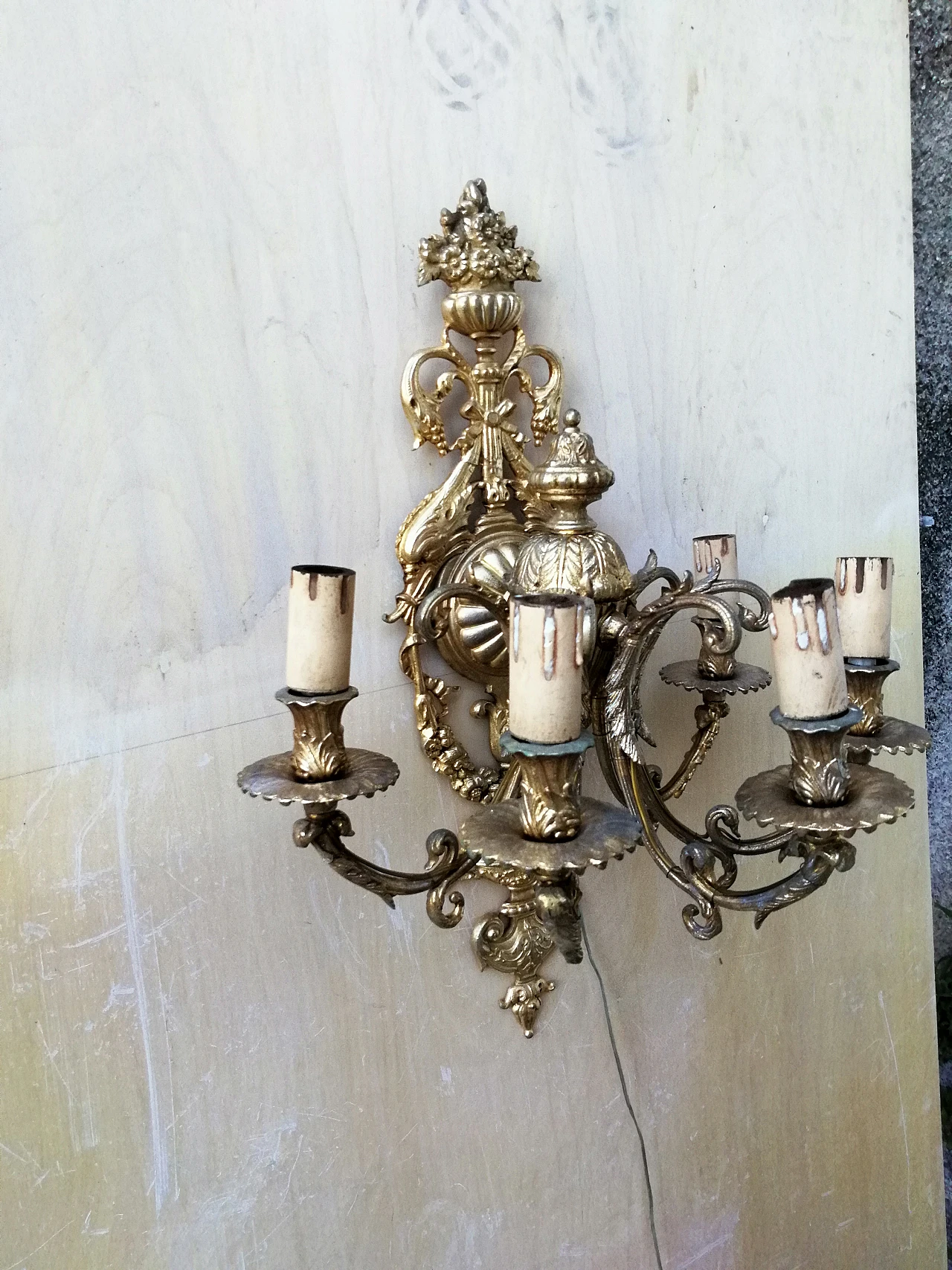 Gilded brass wall light, 1960s 14