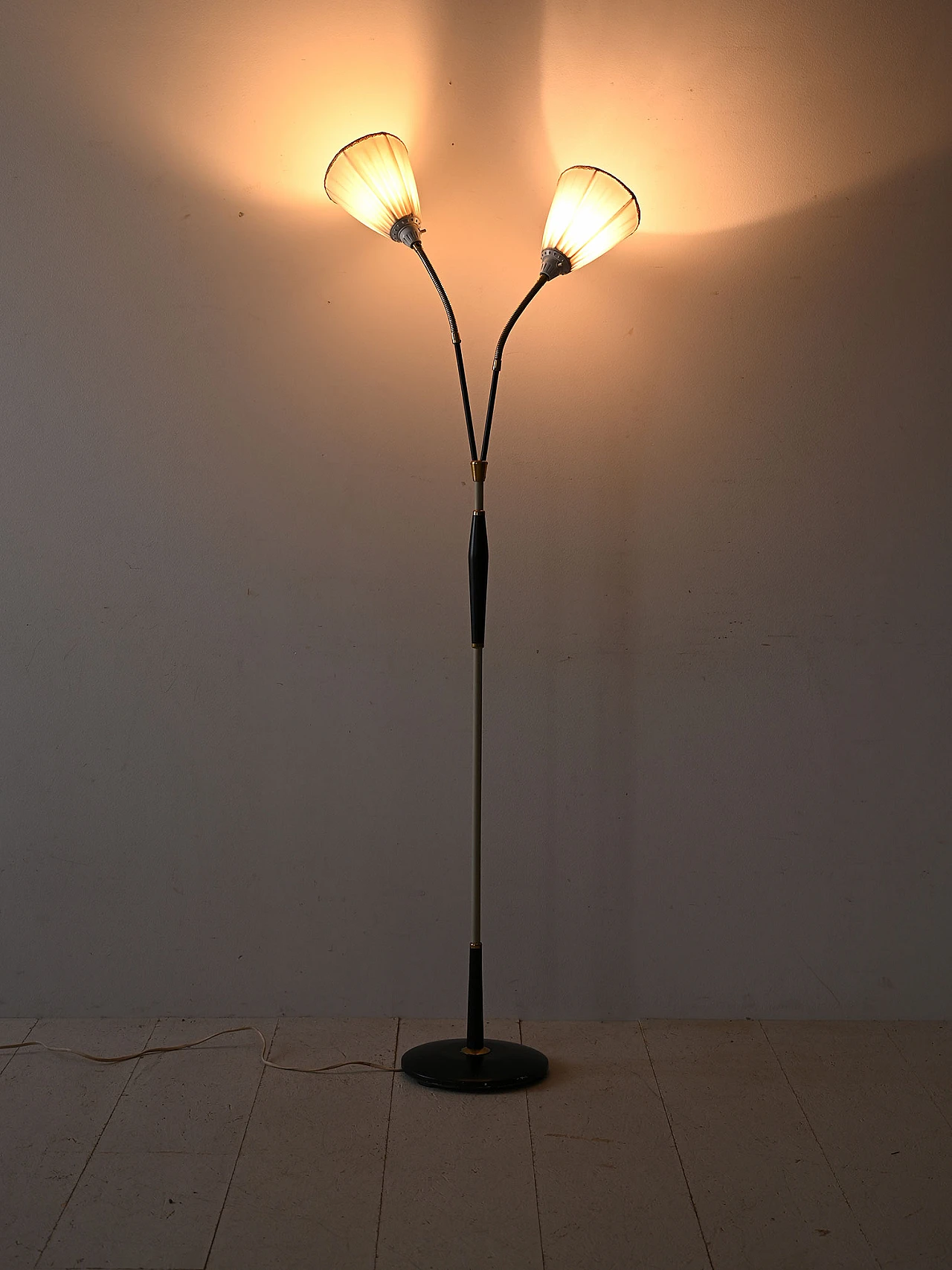 Scandinavian lamp with two light points 2