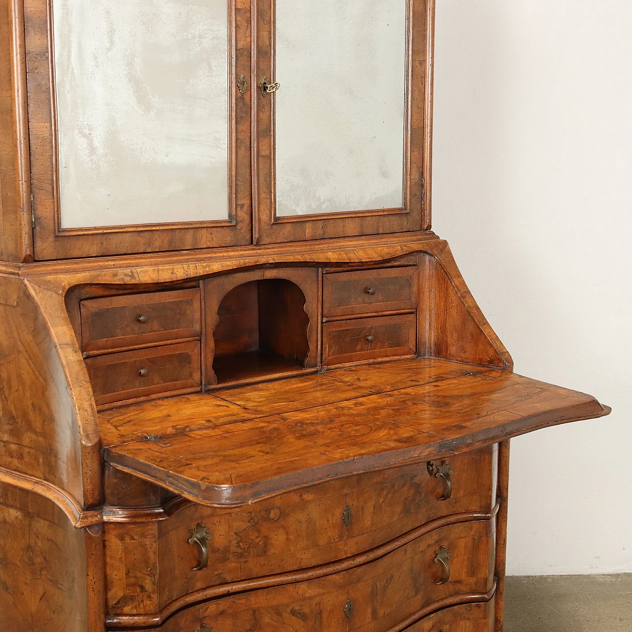 Baroque-style trumeau veneered in walnut and walnut root 8