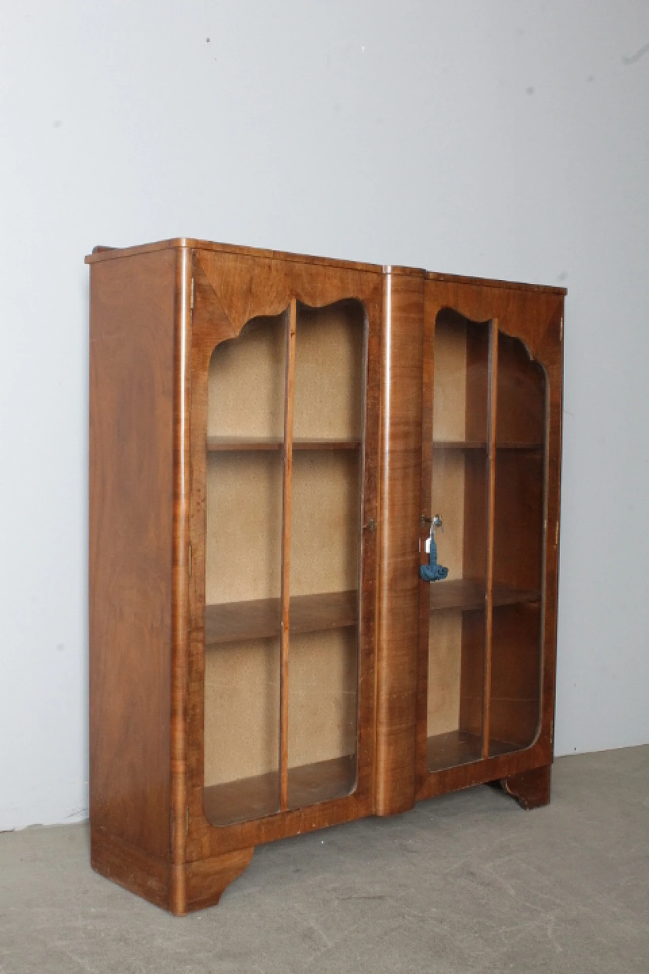 Art Deco walnut display, 1940s 15