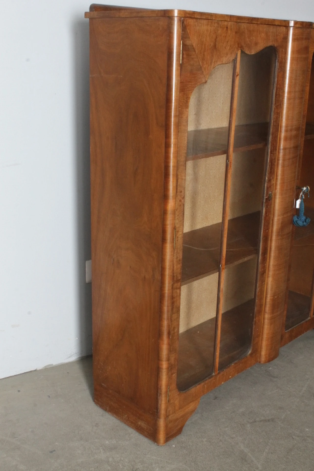 Art Deco walnut display, 1940s 16