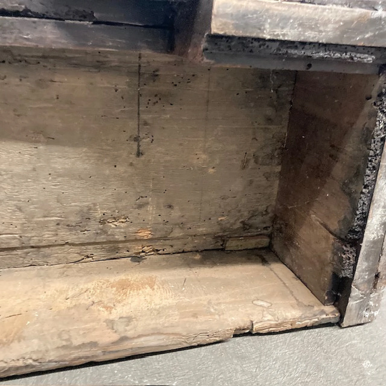 Walnut sideboard, 17th century 7