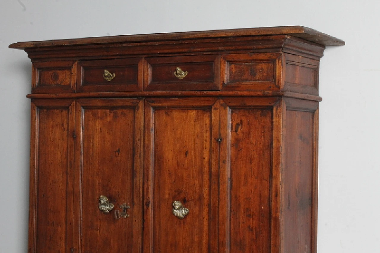 Walnut sideboard, 17th century 17