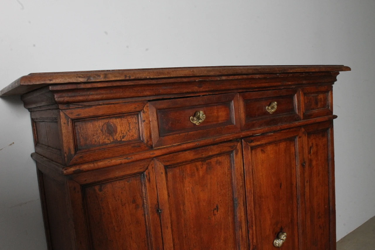 Walnut sideboard, 17th century 22