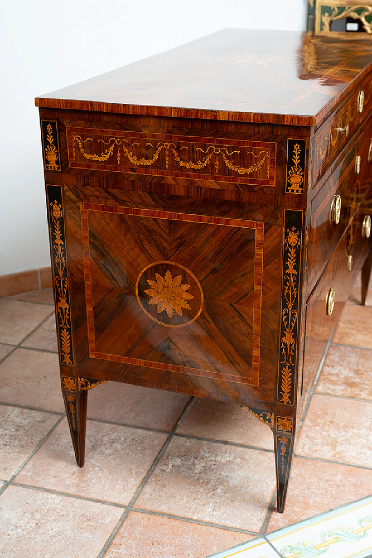 Louis XVI chest of drawers in exotic woods, 18th century 2