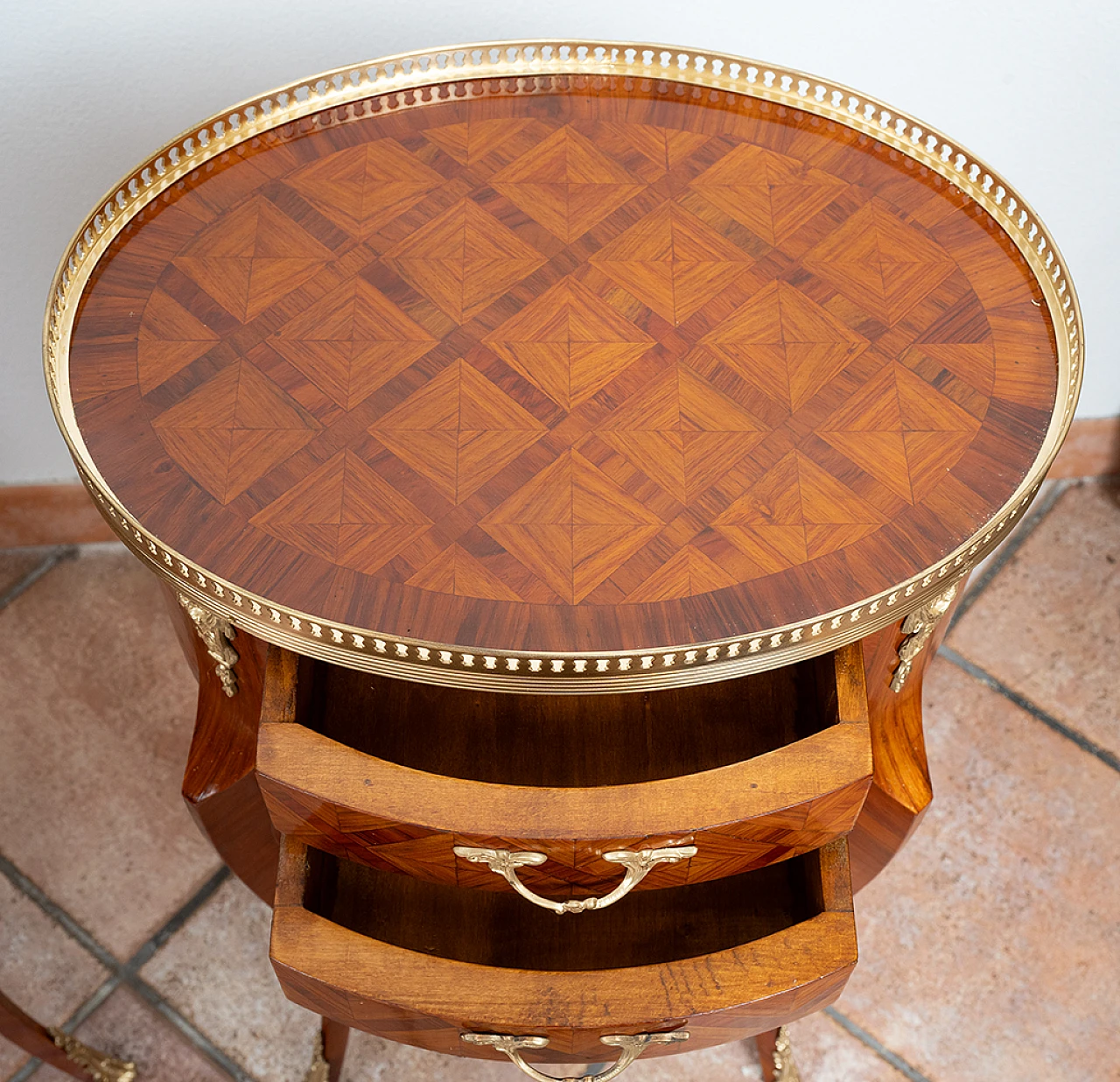 Pair of exotic wood egg-shaped bedside tables, early 20th century 2