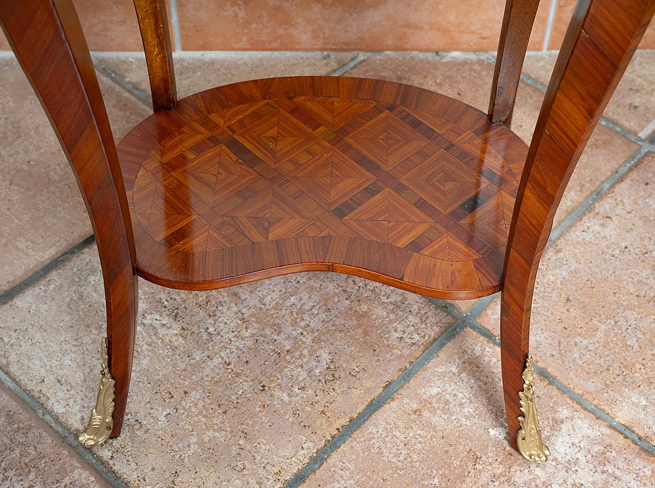 Pair of exotic wood egg-shaped bedside tables, early 20th century 3