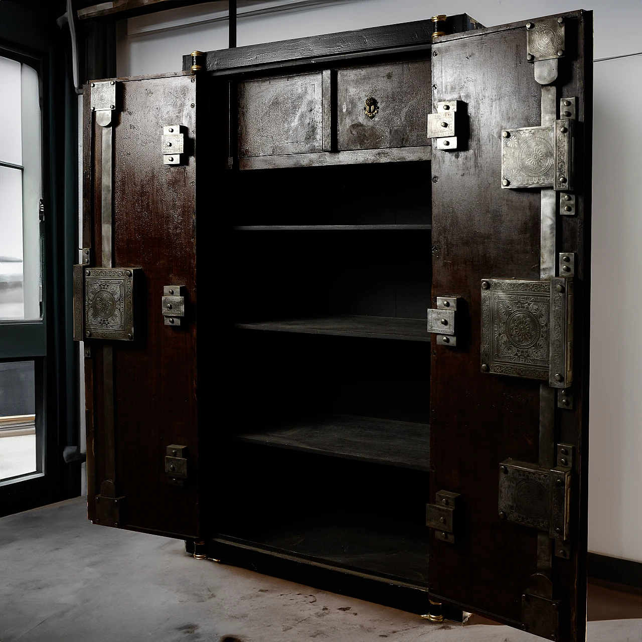 2-Doors iron floor safe with gold decorations, 19th century 2