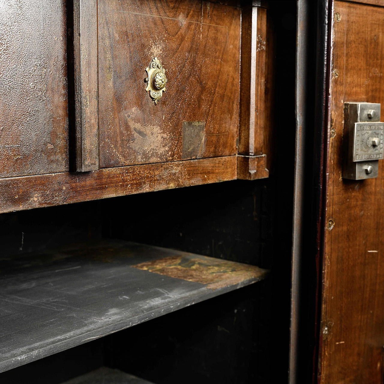 2-Doors iron floor safe with gold decorations, 19th century 7