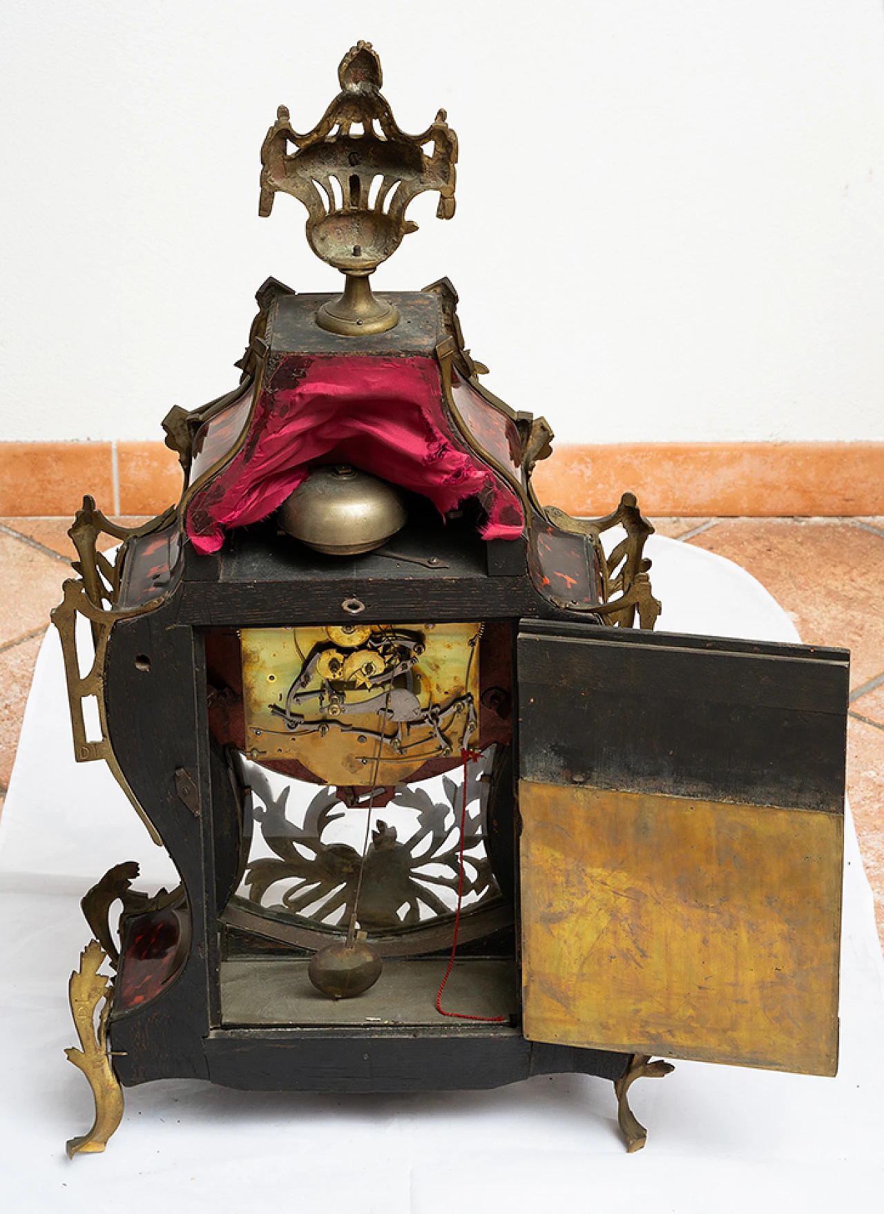 Louis XV Cartel wood and metal clock, 18th century 9