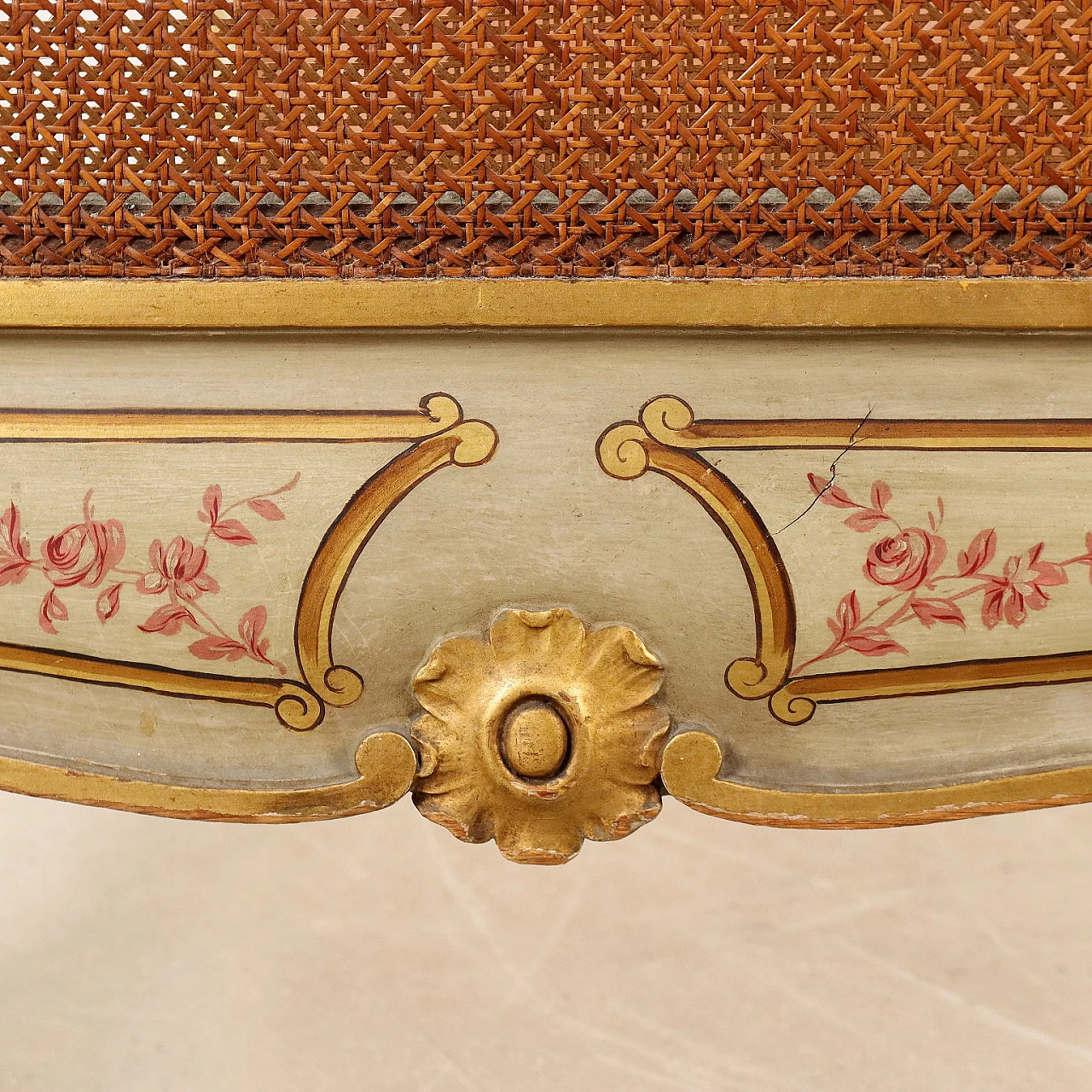 Baroque-style single bed in lacquered wood and floral motifs 6