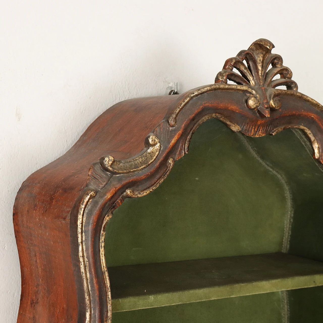 Rococo-style hanging display cabinet in wood and glass, early 20th century 4