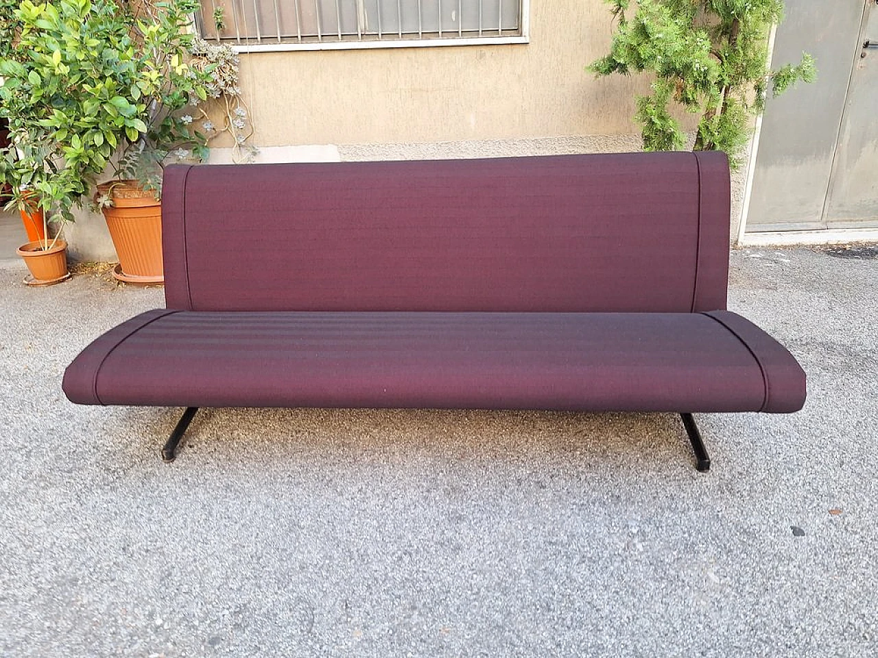 D70 red sofa bed by Osvaldo Borsani for Tecno Varedo, 1950s 2