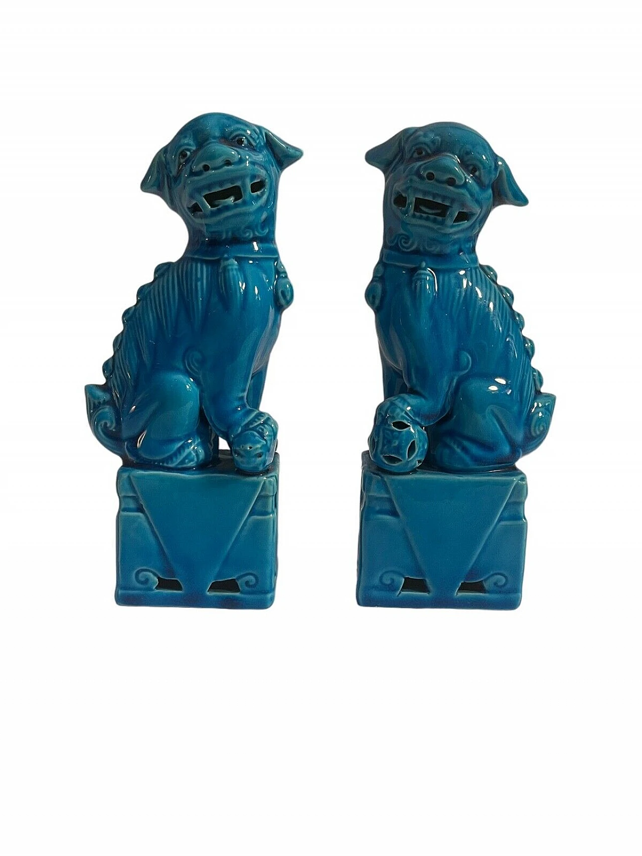 Pair of Chinese Pho dogs in blue ceramic 1