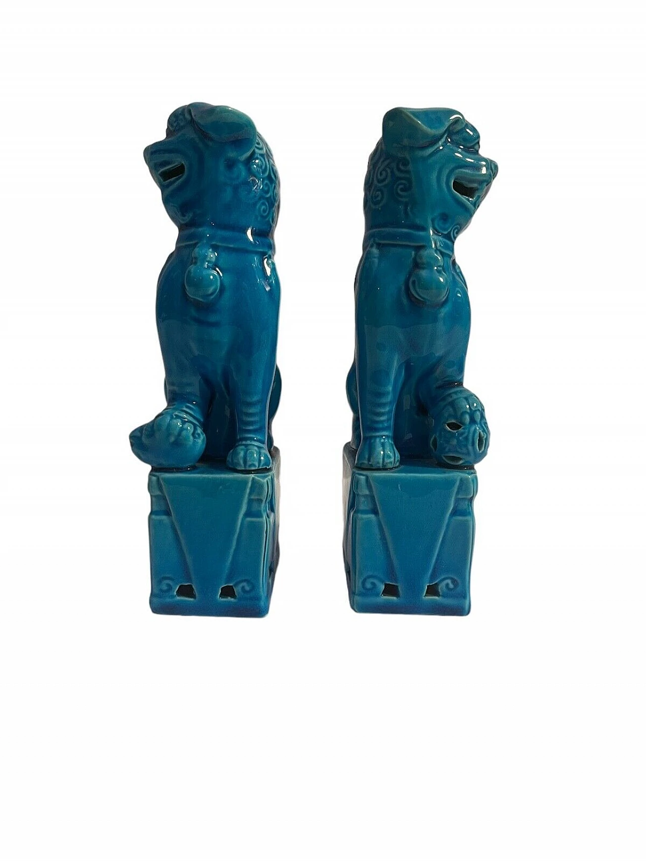 Pair of Chinese Pho dogs in blue ceramic 2